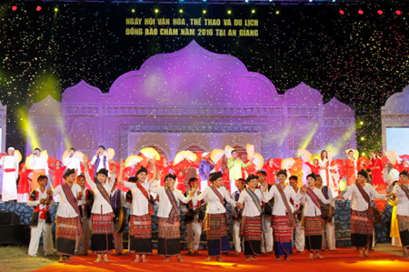 В провинции Анзянг завершился 4-й Праздник культуры, спорта и туризма народности Тям