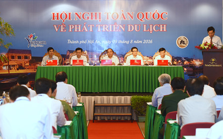 Нгуен Суан Фук предложил решения для развития туристической отрасли страны
